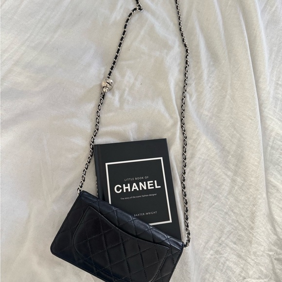 CHANEL Black Wallet with Chain - Picture 4 of 14